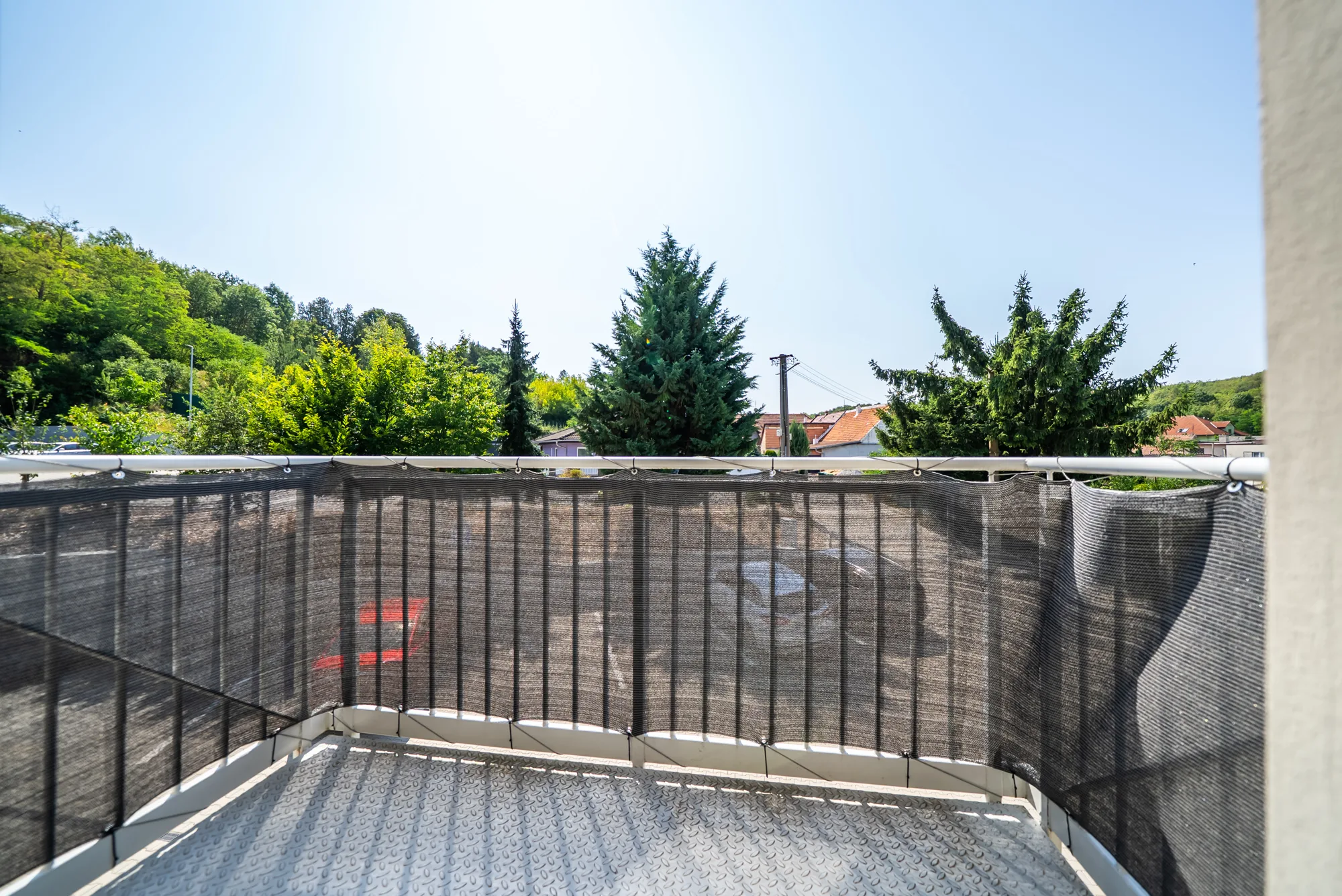 Balkon o výměře 3 m² přístupný z obývacího pokoje