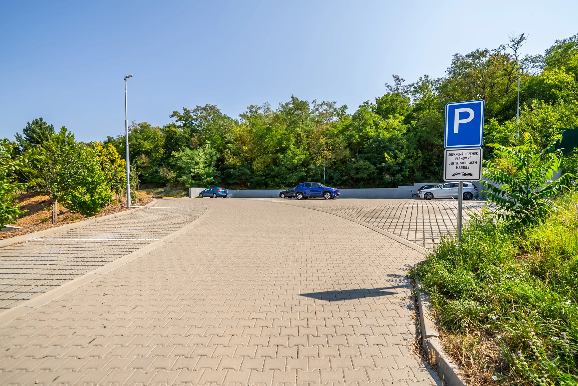 Parkovací stání na pozemku ve spoluvlastnictví vlastníků bytů